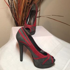 Shoe dazzle Red & Gray platforms